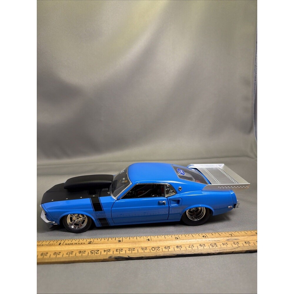 Danbury Mint 1:24 Magnetic 1969 Ford Mustang Boss Nine Pro Street Grabber Blue